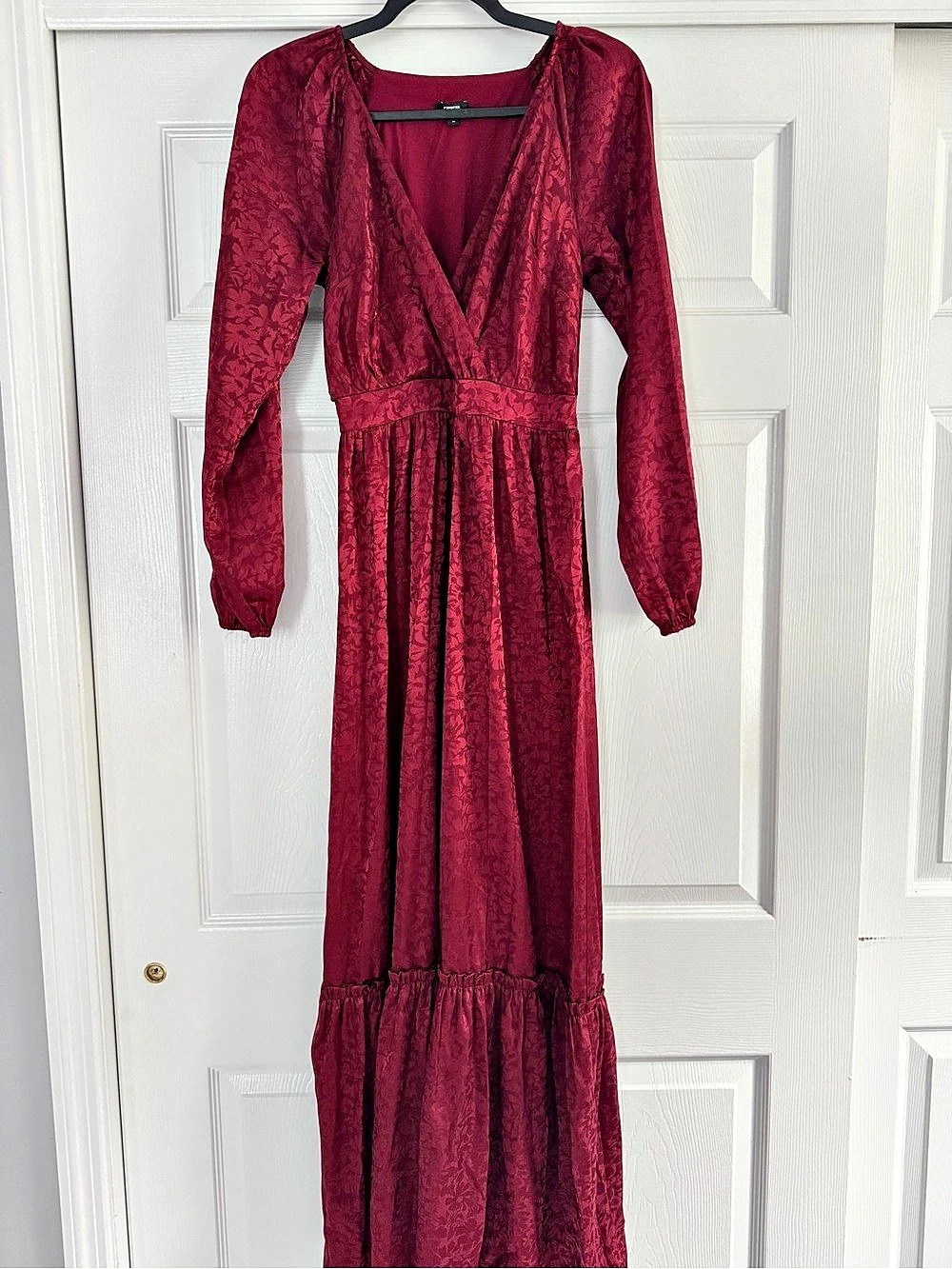 Express Satin Floral Jacquard V-Neck Tiered Maxi Dress Red XS